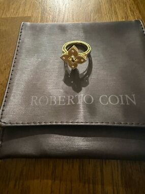 Roberto Coin 18k Venetian Princess Quatrefoil Ring with diamonds. Size 6.